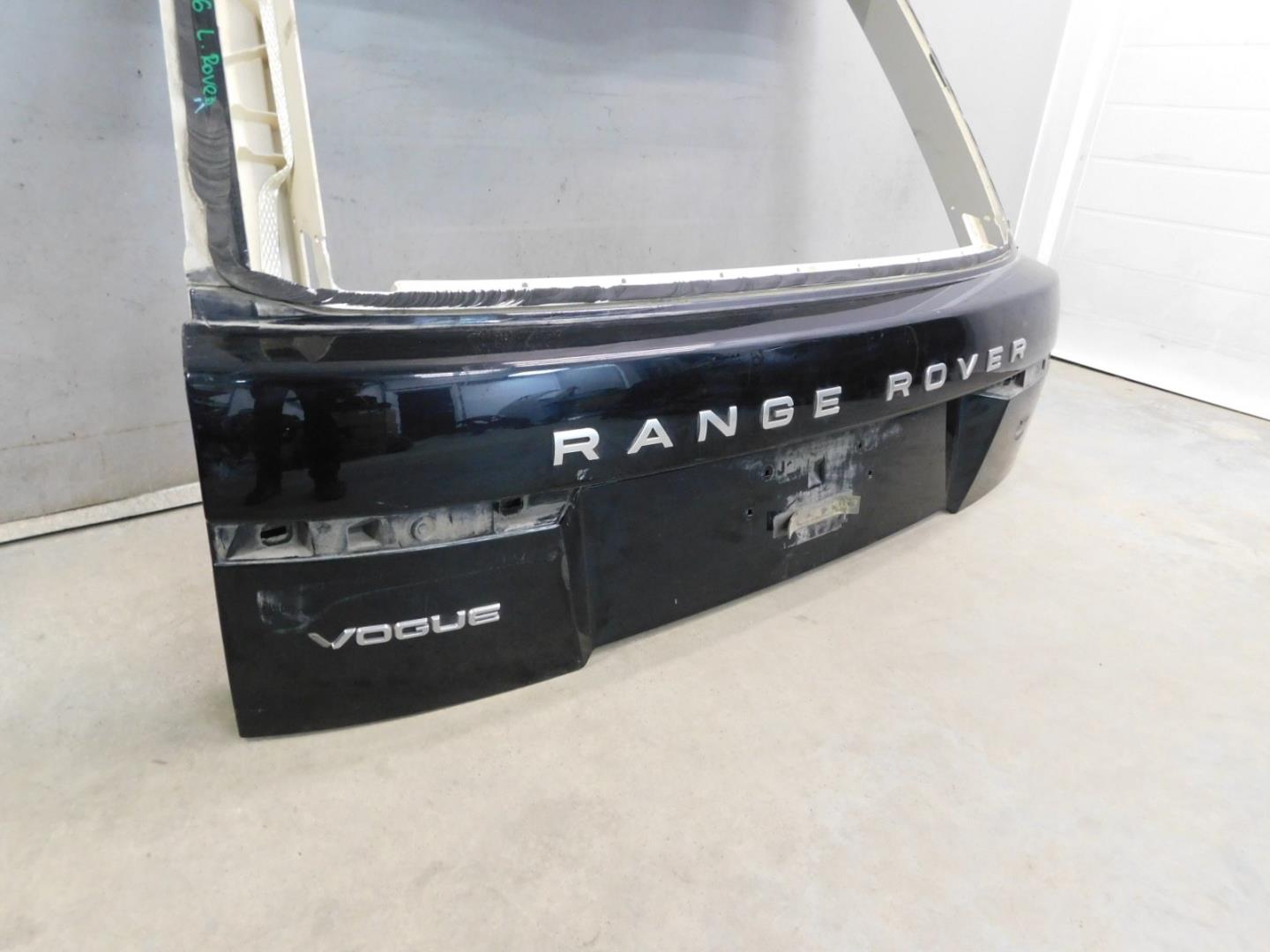 Дверь багажника