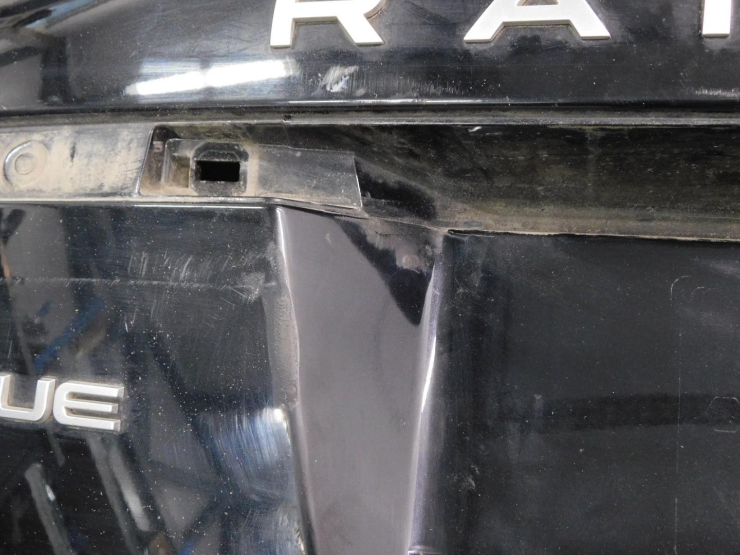 Дверь багажника