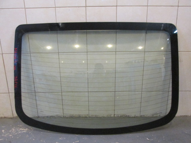 Стекло заднее