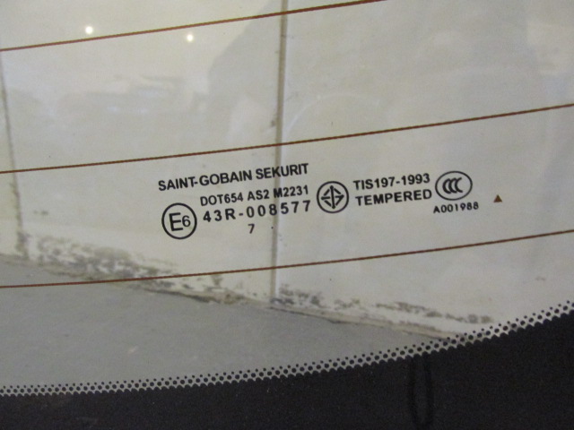 Стекло заднее