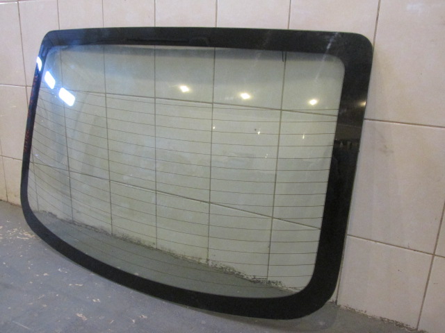 Стекло заднее