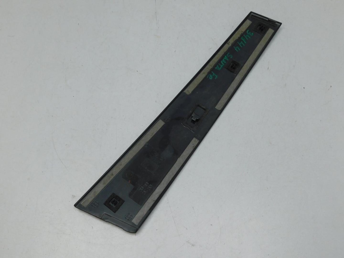 Накладка двери передней правой