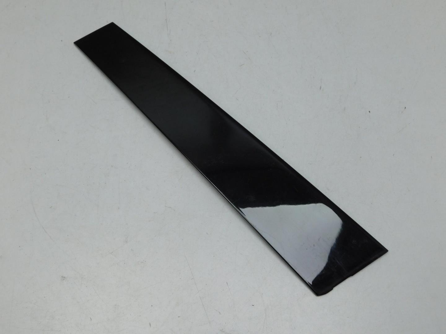 Накладка двери передней правой