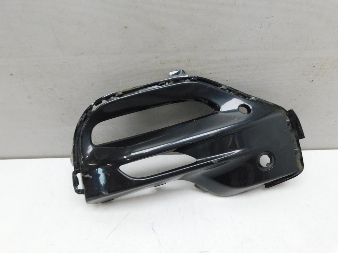 Решетка в бампер правая