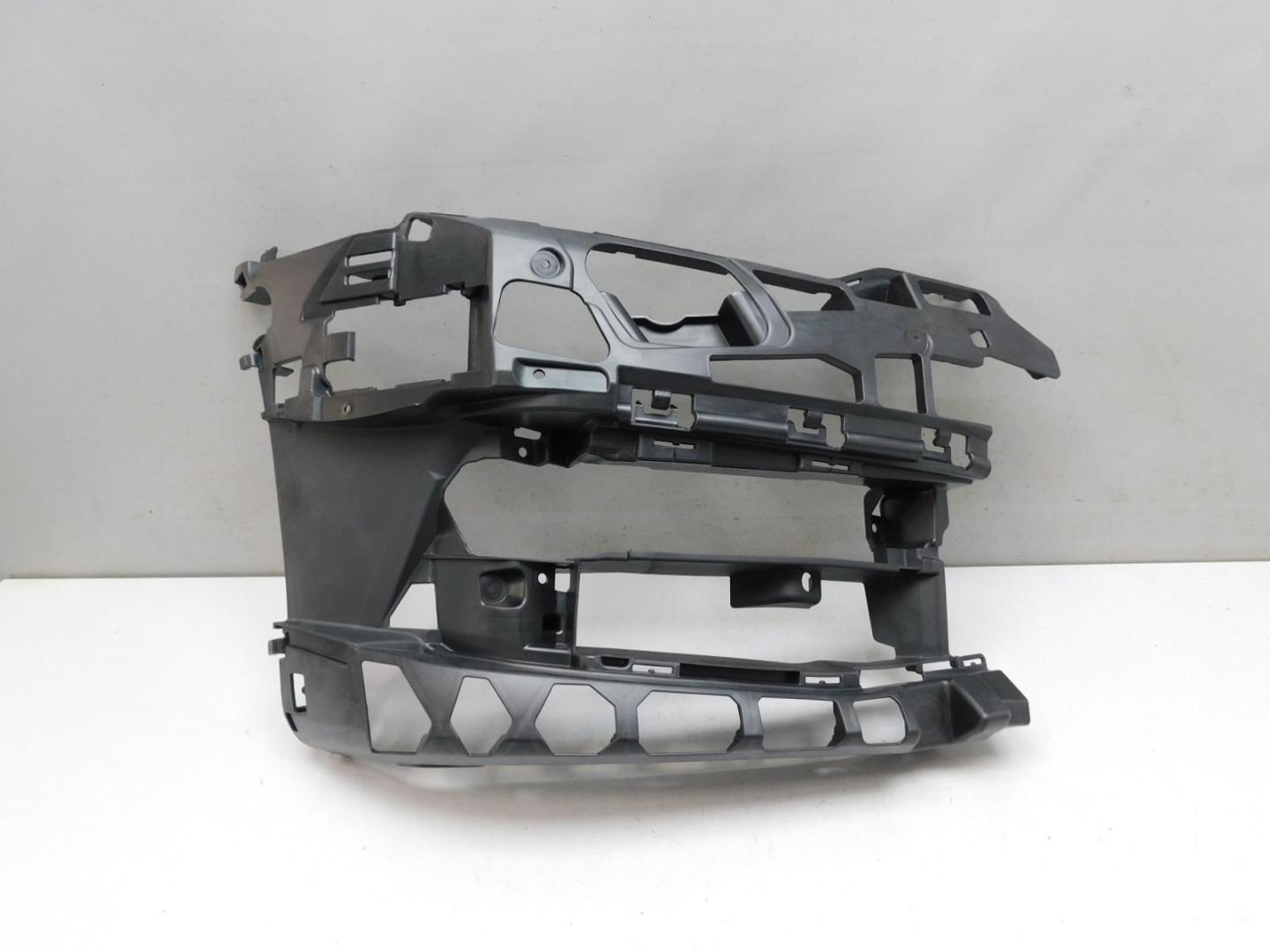 Кронштейн переднего бампера