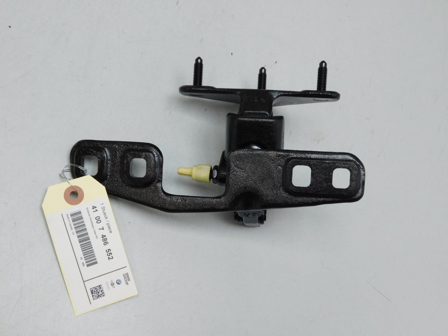 Петля двери багажника