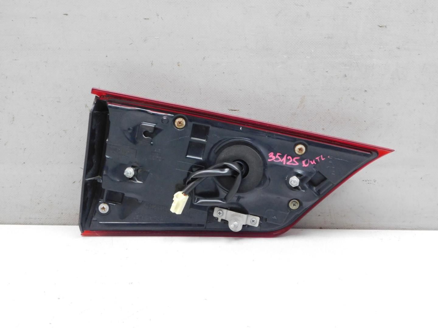 Фонарь задний внутренний правый