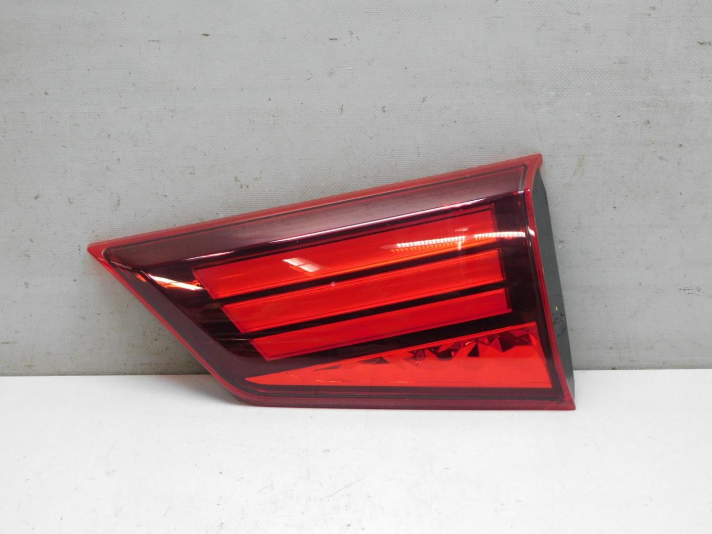 Фонарь задний внутренний правый