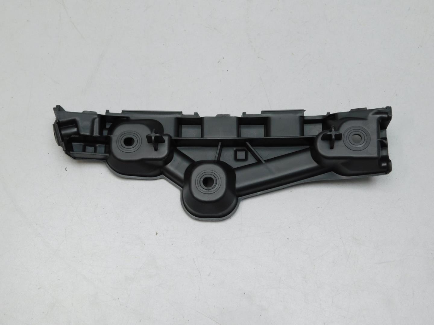 Кронштейн переднего бампера