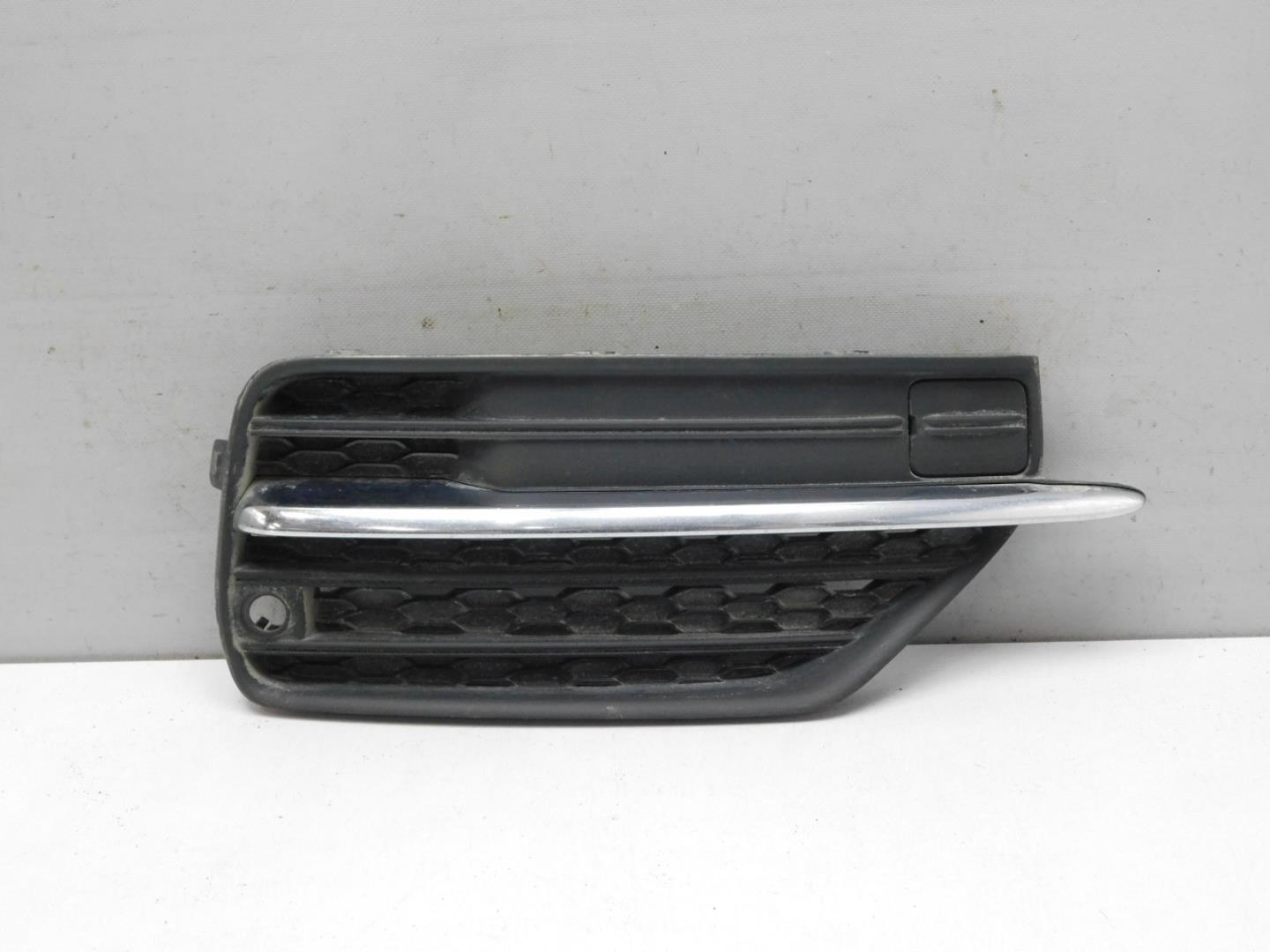 Решетка в бампер правая