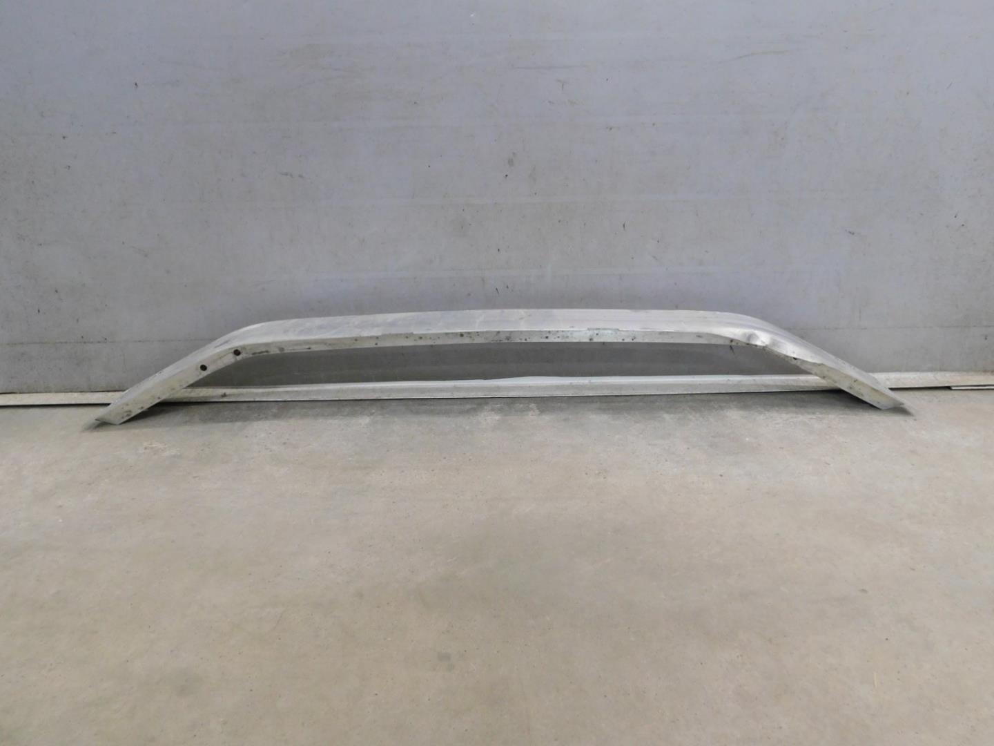 Усилитель переднего бампера