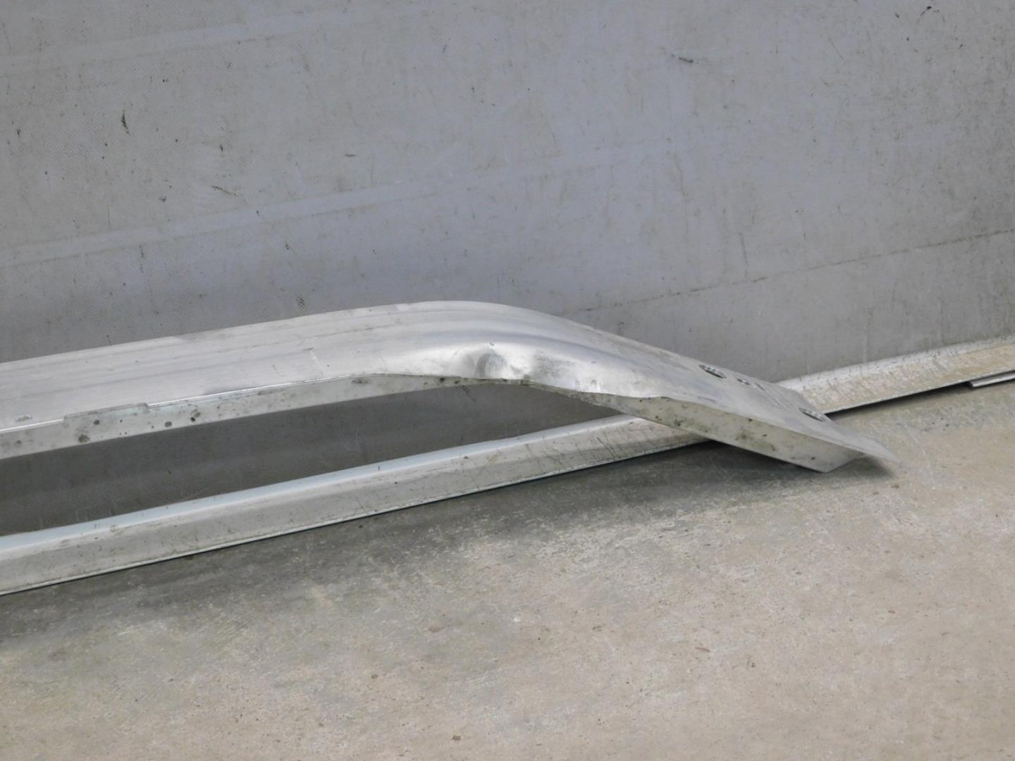 Усилитель переднего бампера