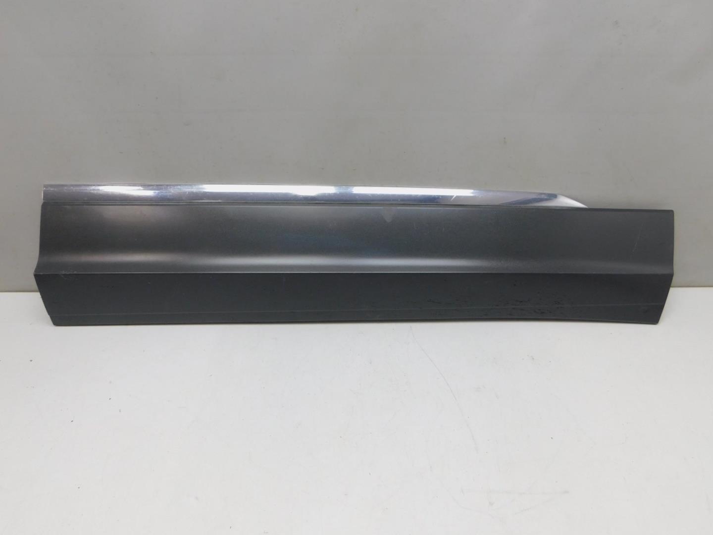 Накладка двери передней правой