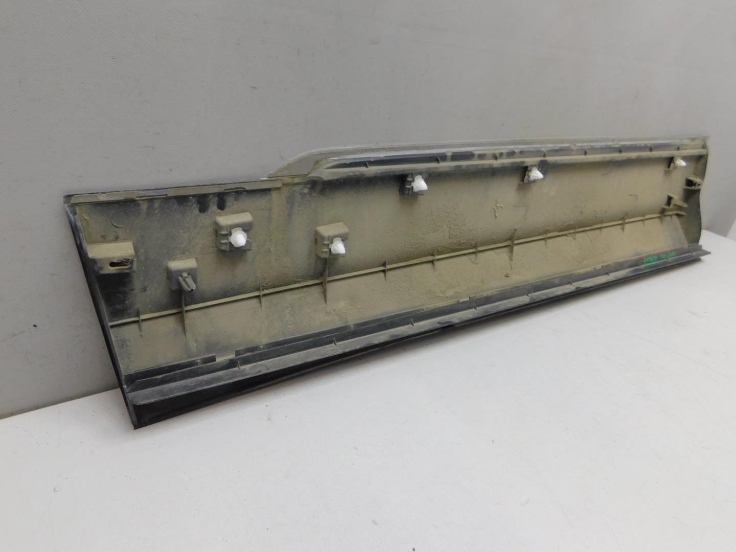 Накладка двери передней правой