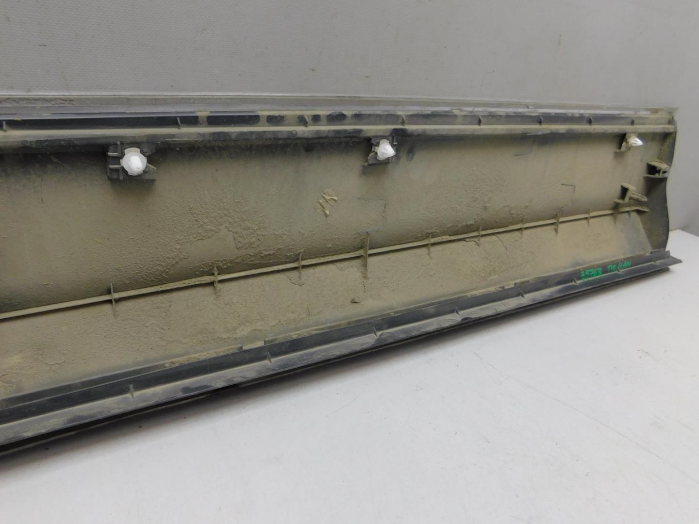 Накладка двери передней правой