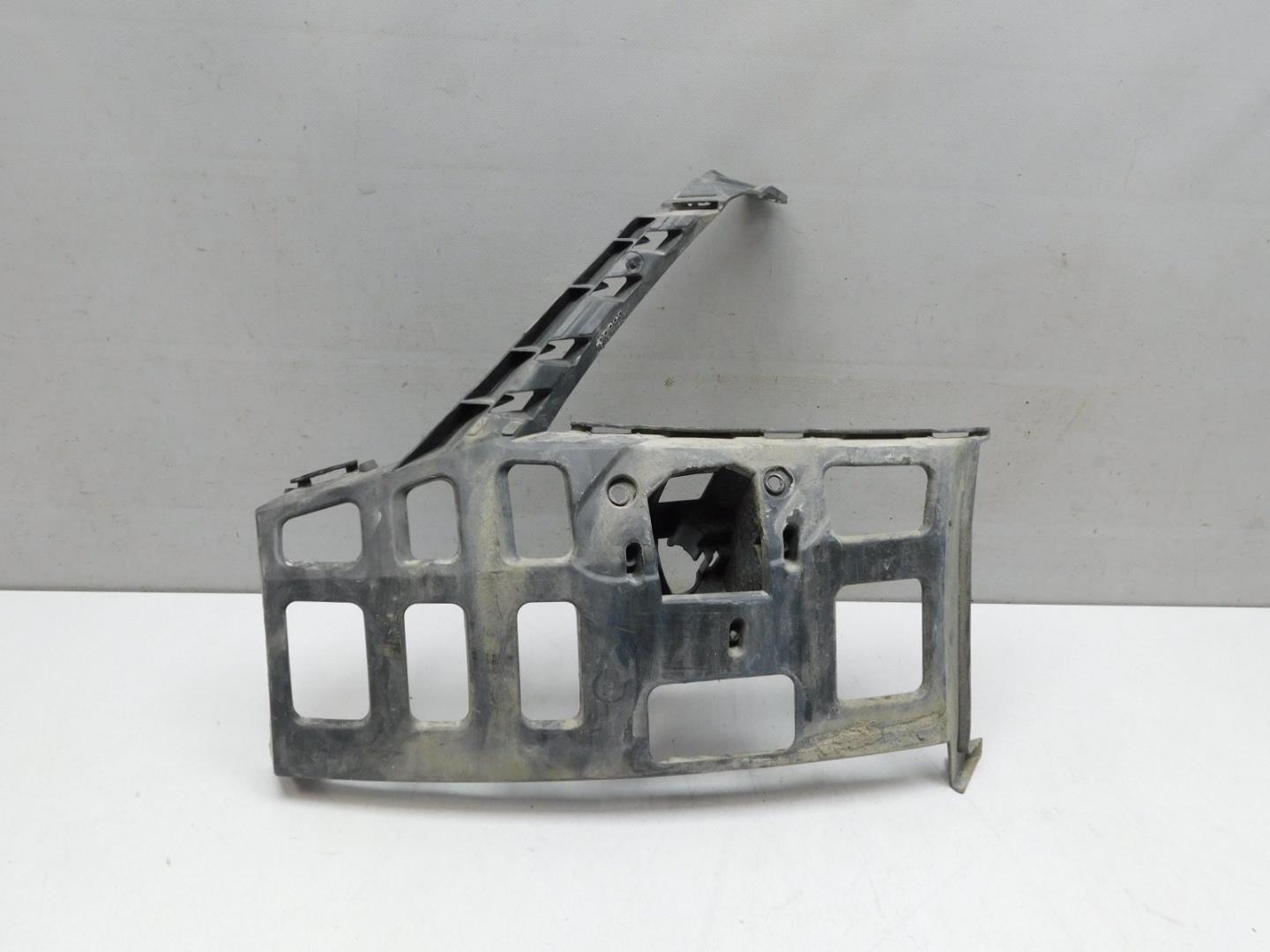 Кронштейн переднего бампера