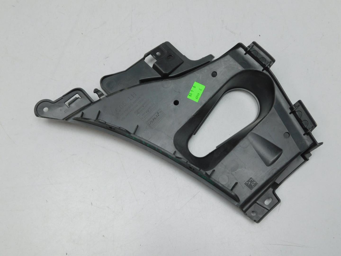 Кронштейн переднего бампера