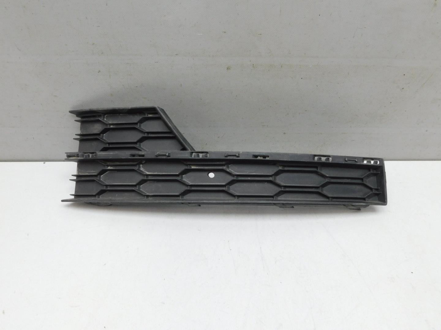 Решетка в бампер левая