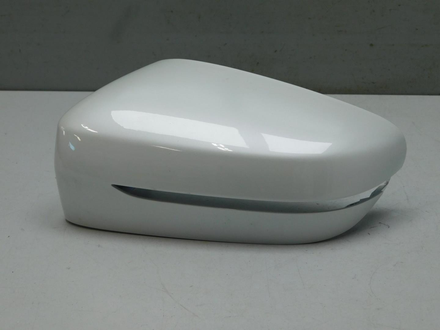 Накладка зеркала левого