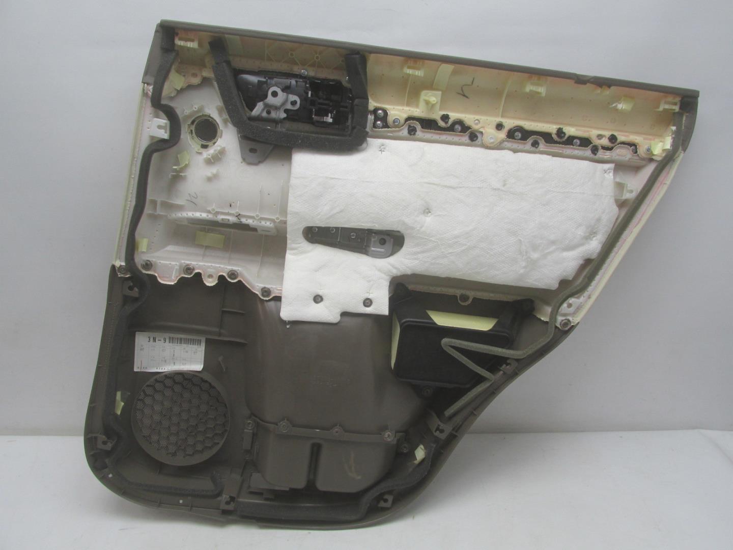 Обшивка двери задней левой