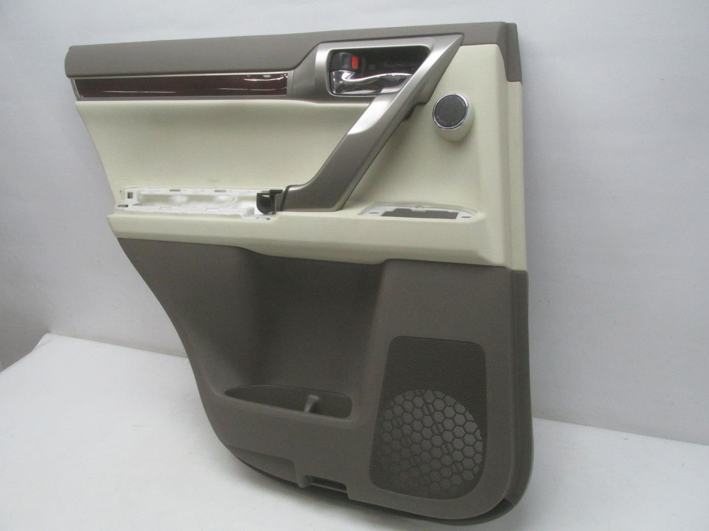 Обшивка двери задней левой