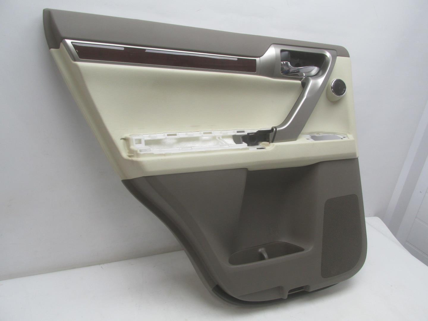 Обшивка двери задней левой