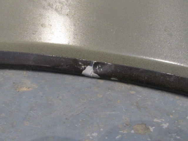 Крыло переднее левое