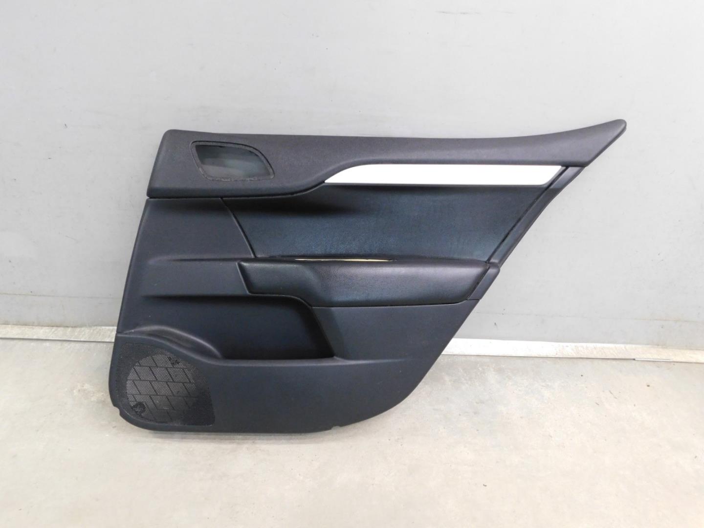 Обшивка двери задней правой