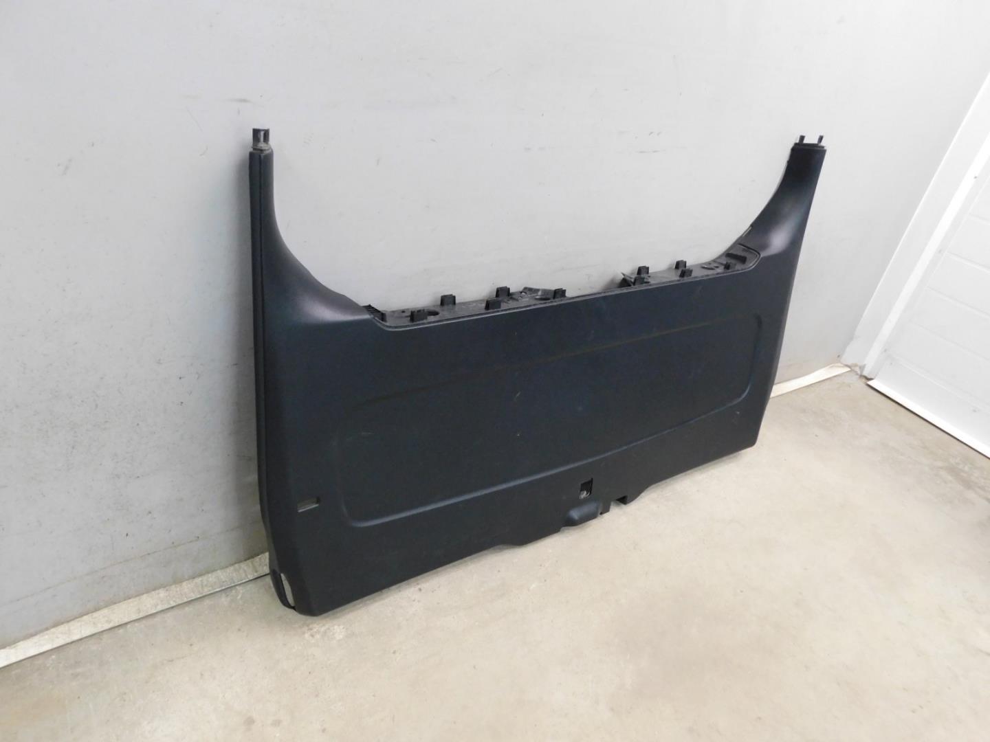 Обшивка двери багажника