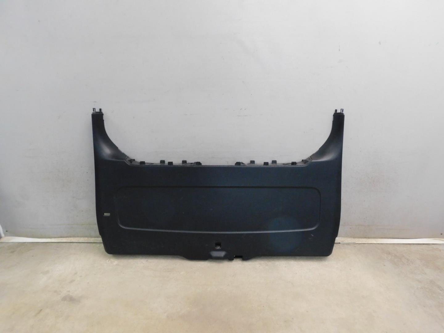 Обшивка двери багажника