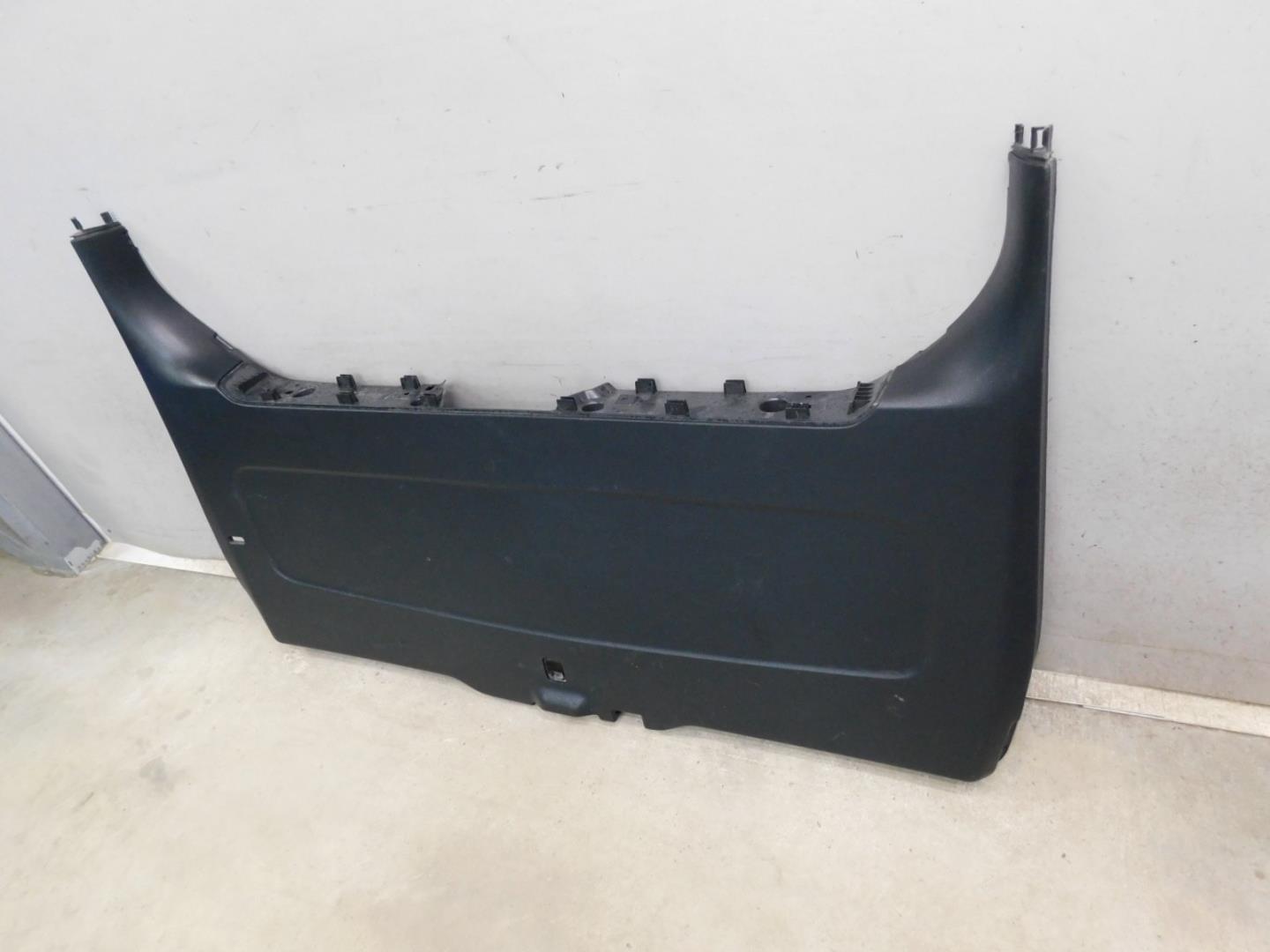 Обшивка двери багажника