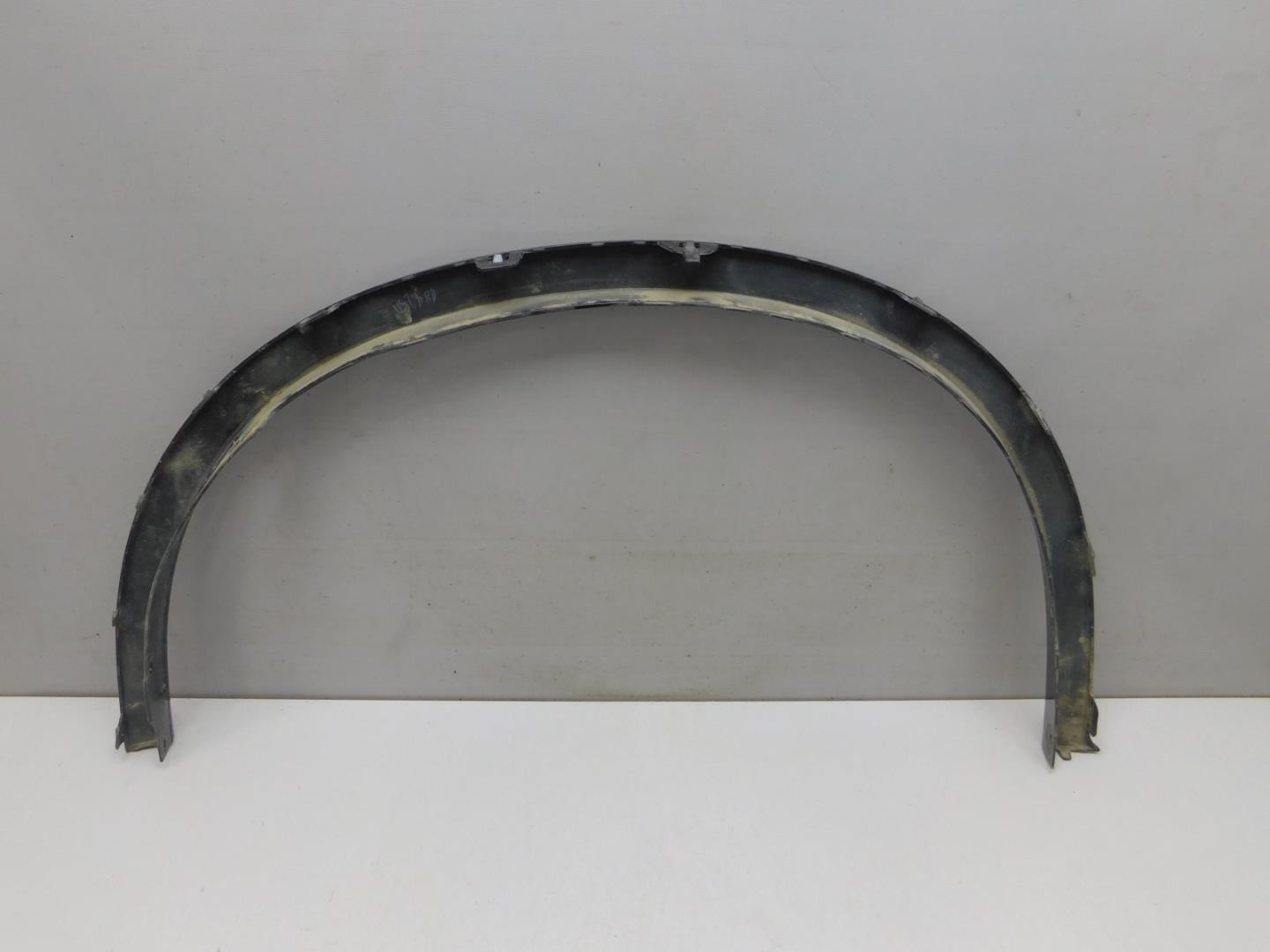 Накладка переднего крыла правого