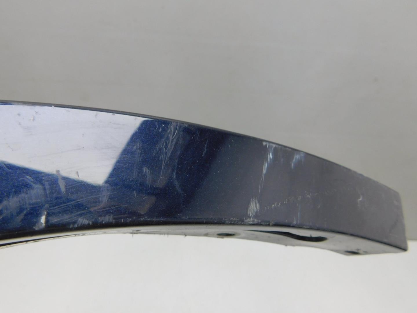 Накладка переднего крыла правого