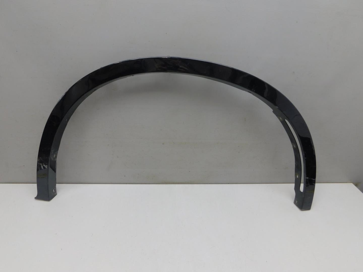 Накладка переднего крыла правого