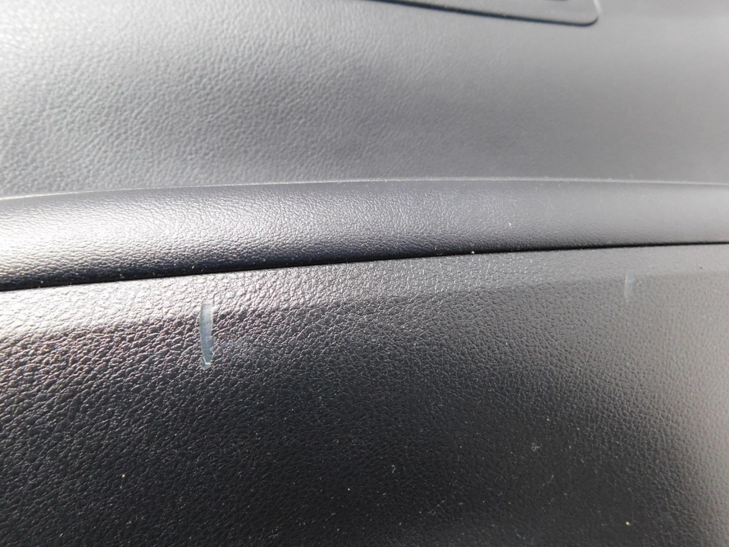 Обшивка двери задней правой