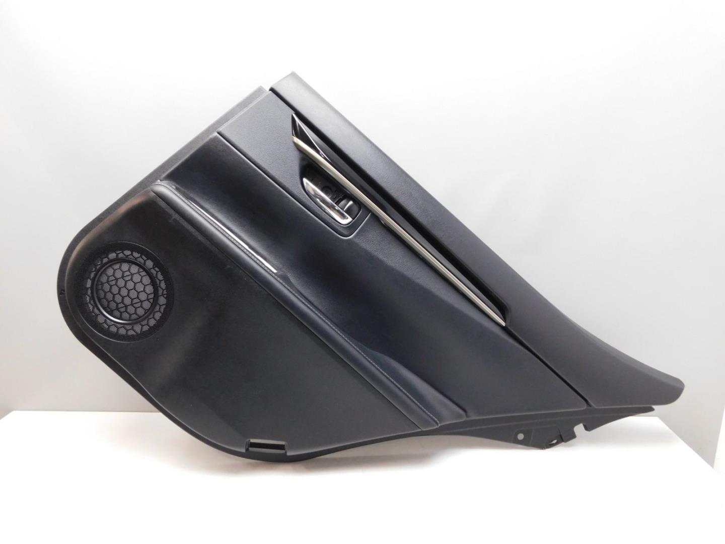 Обшивка двери задней правой