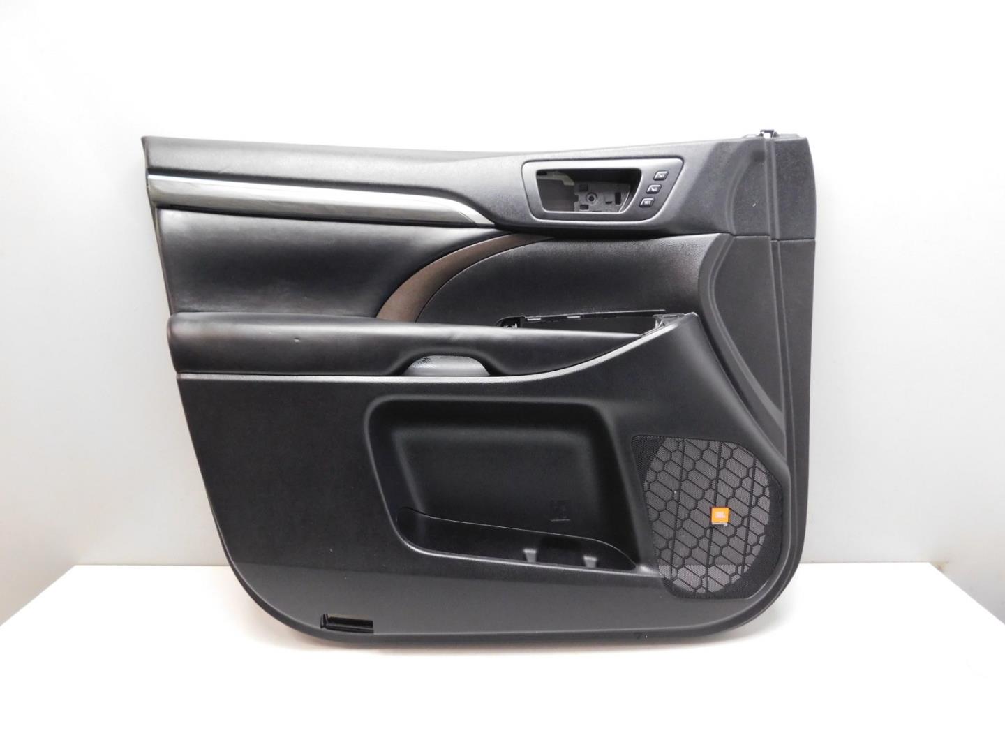 Обшивка двери передней левой