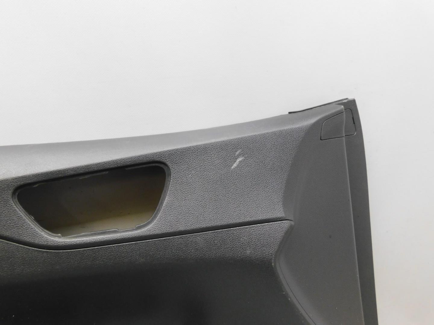 Обшивка двери передней левой