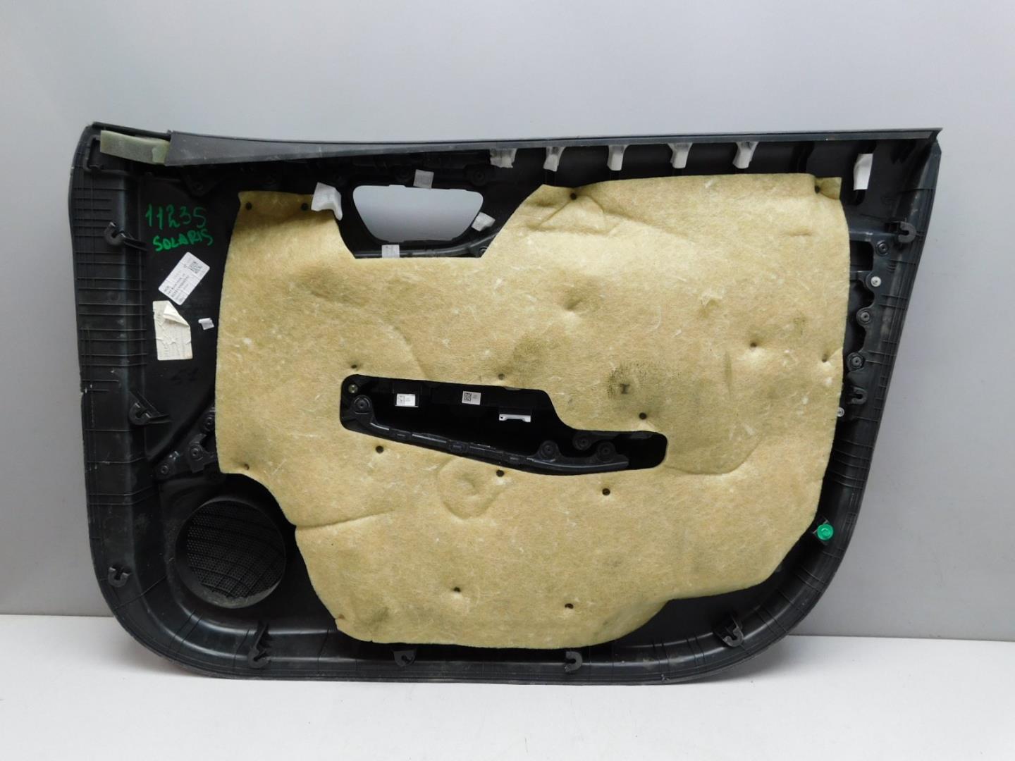 Обшивка двери передней левой