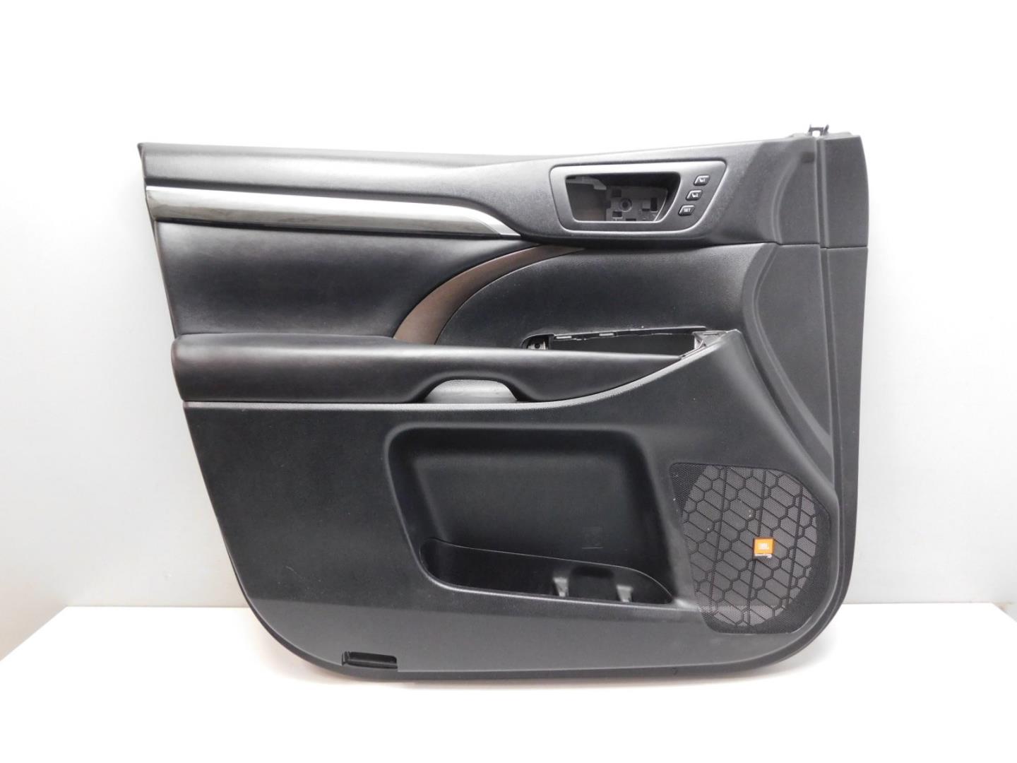 Обшивка двери передней левой