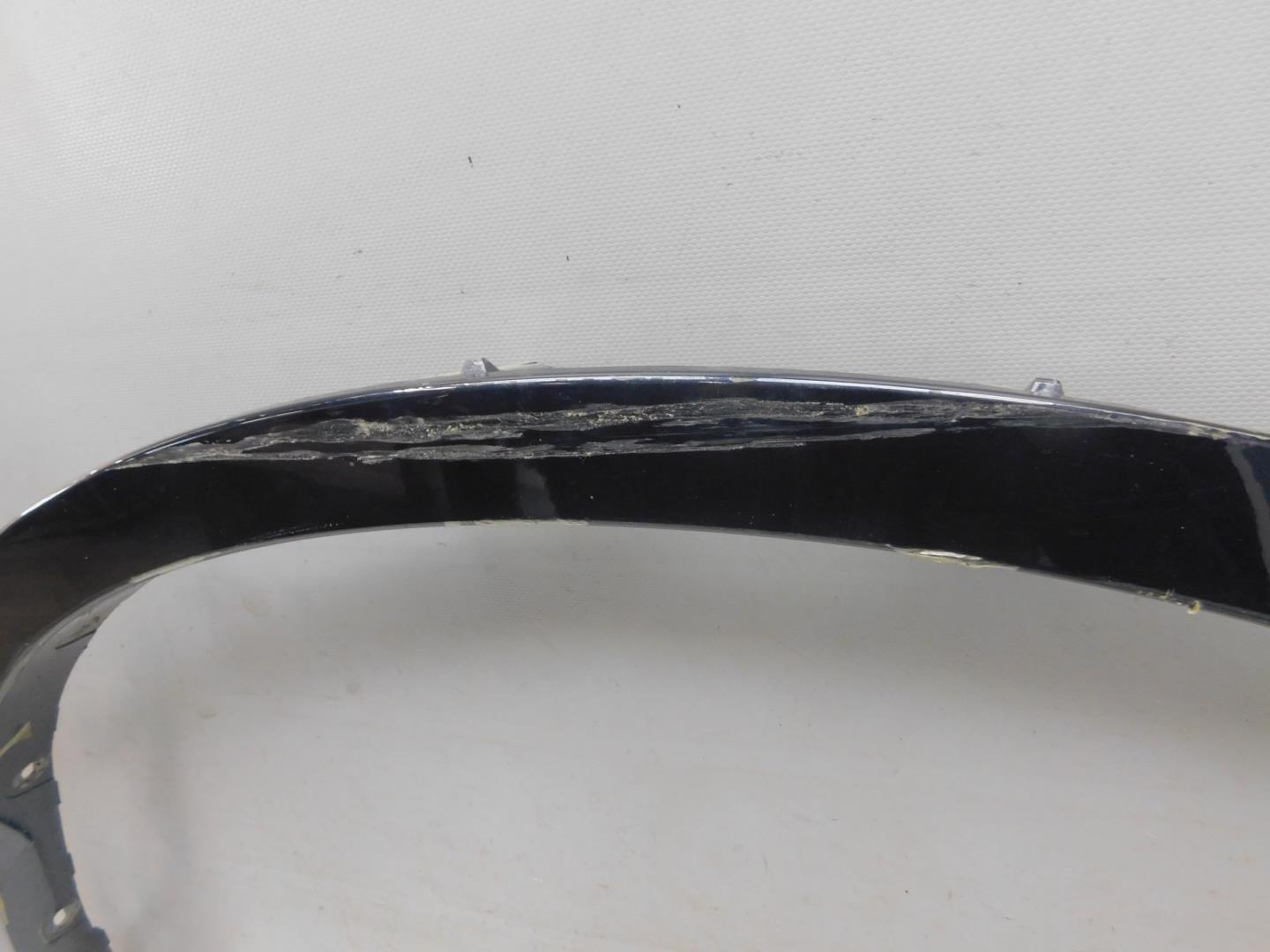 Накладка переднего крыла правого