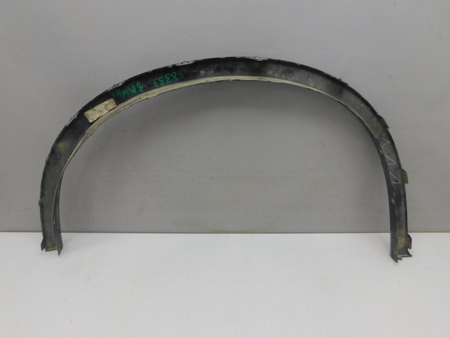 Накладка переднего крыла правого