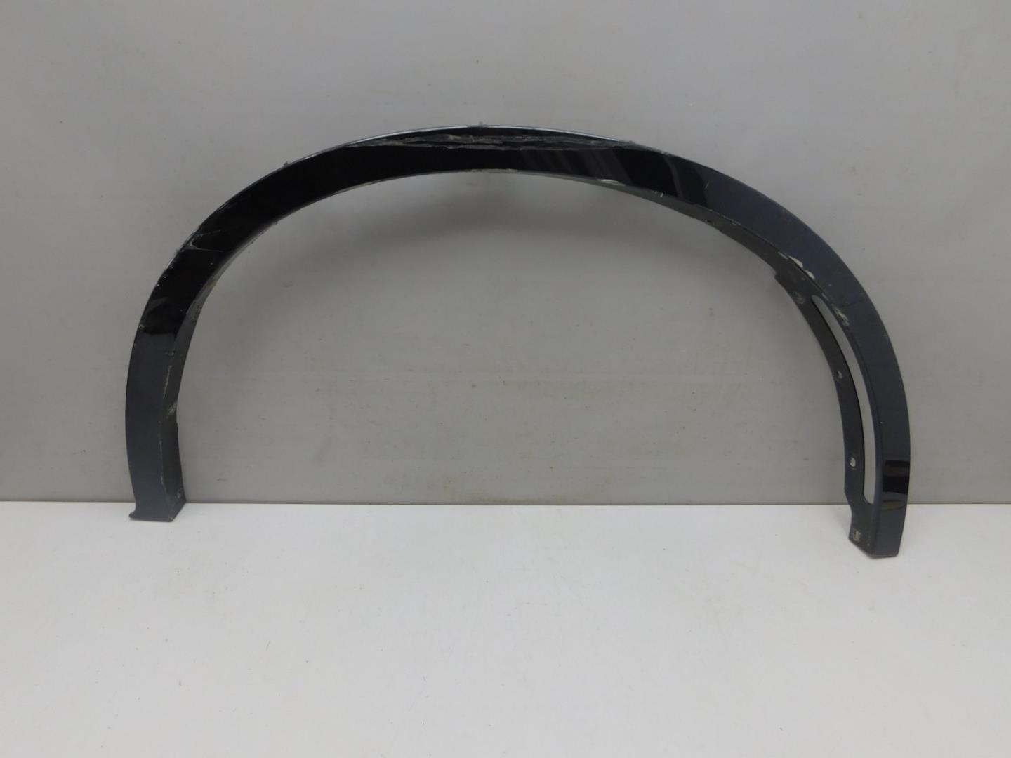 Накладка переднего крыла правого