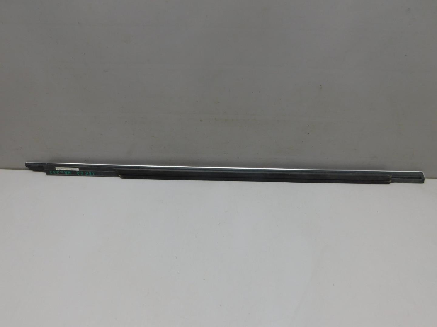 Накладка двери передней левой