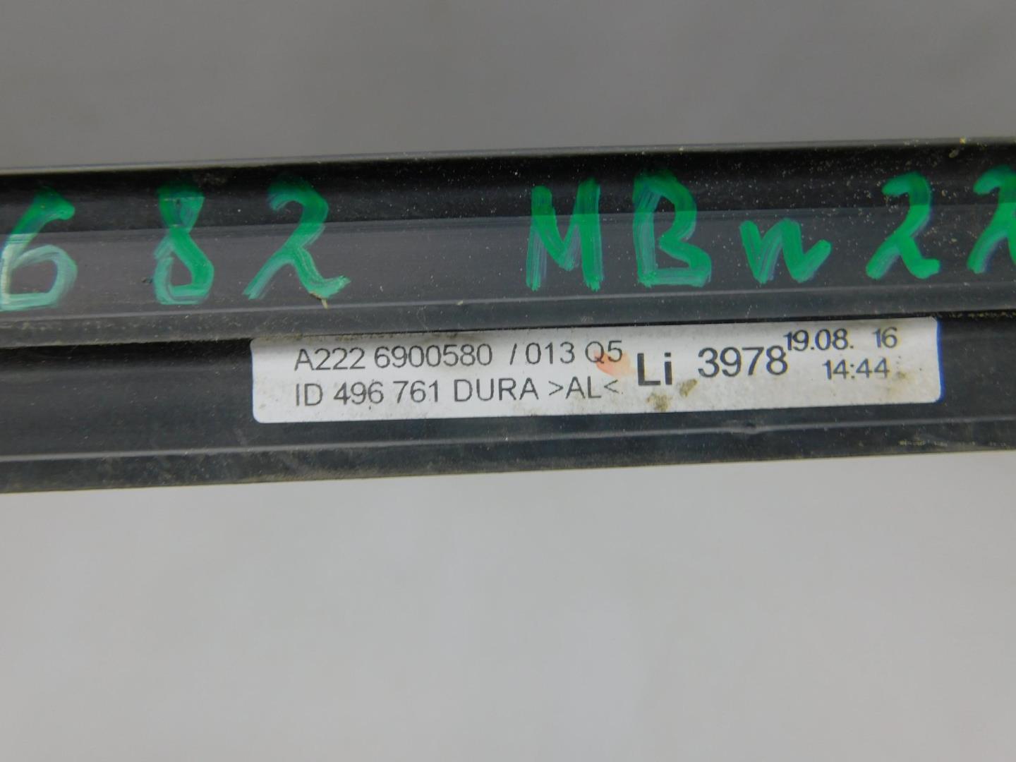 Накладка двери передней левой