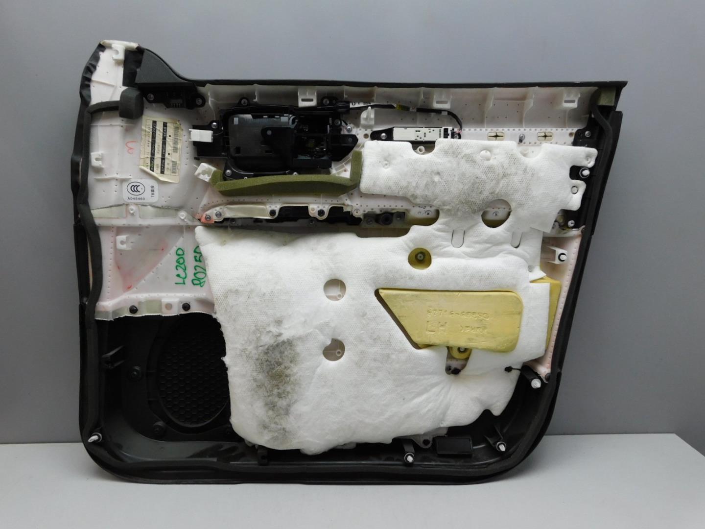 Обшивка двери передней левой