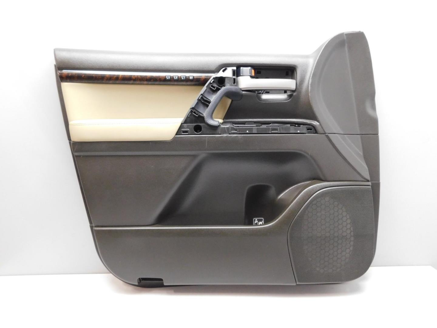 Обшивка двери передней левой