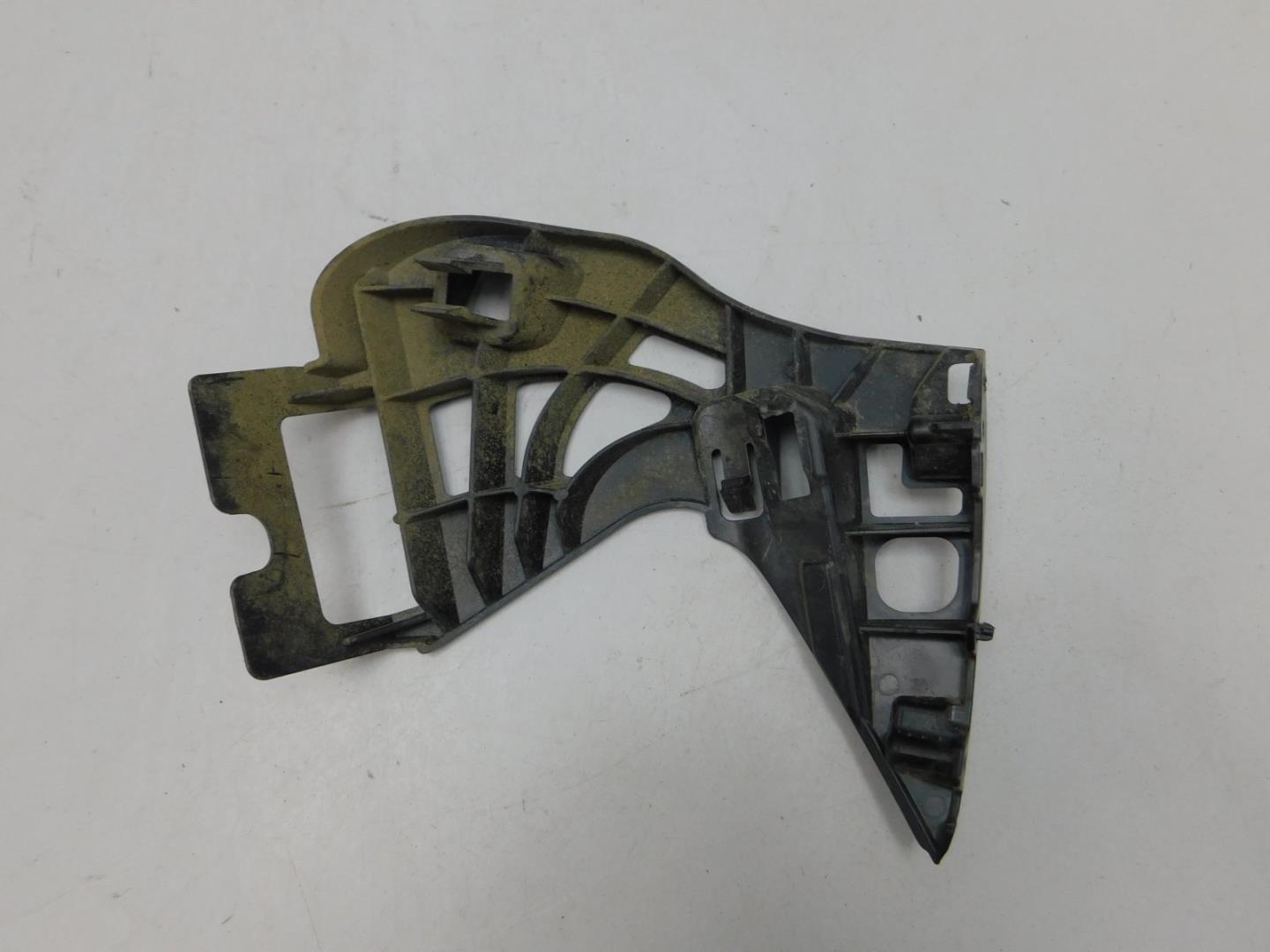 Кронштейн переднего бампера