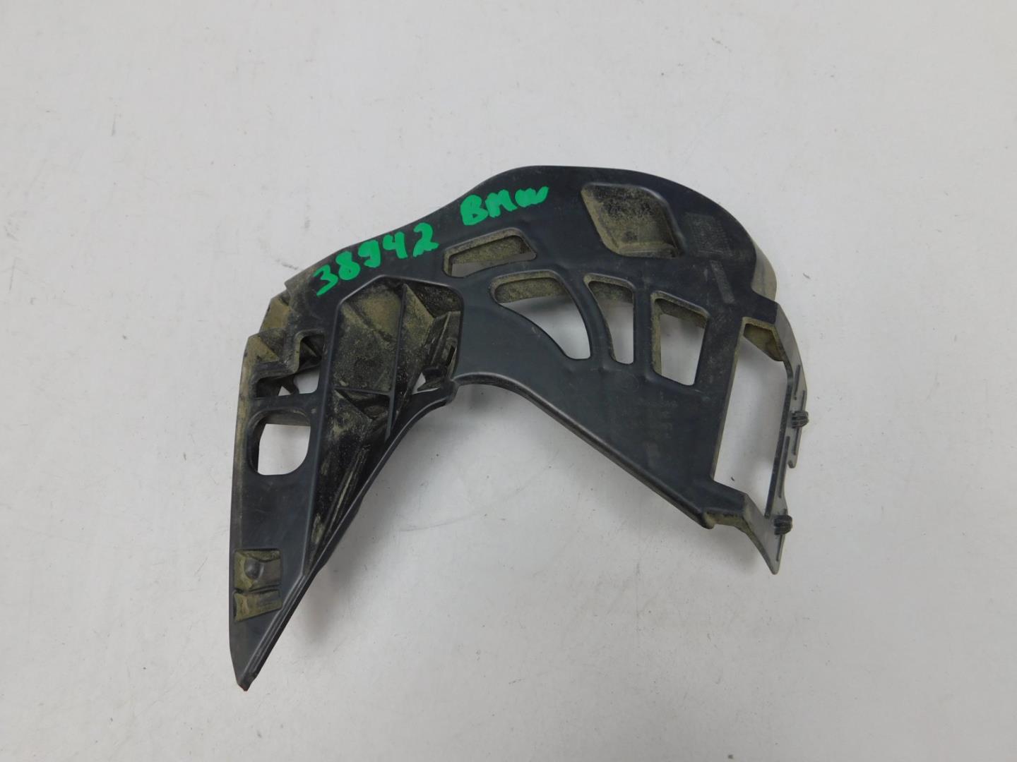 Кронштейн переднего бампера