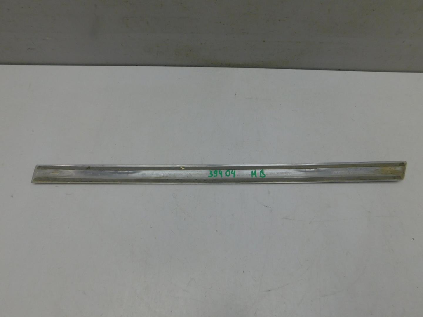 Молдинг задней правой двери